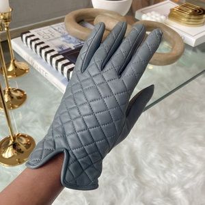 Women’s grey cashmere lined gloves (size 7)